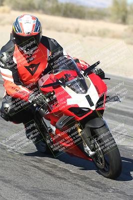 media/Dec-04-2025-Racers Edge (Thu) [[5ebc9f124d]]/3-B Group/3-Session 2 (Turn 7 Inside)/